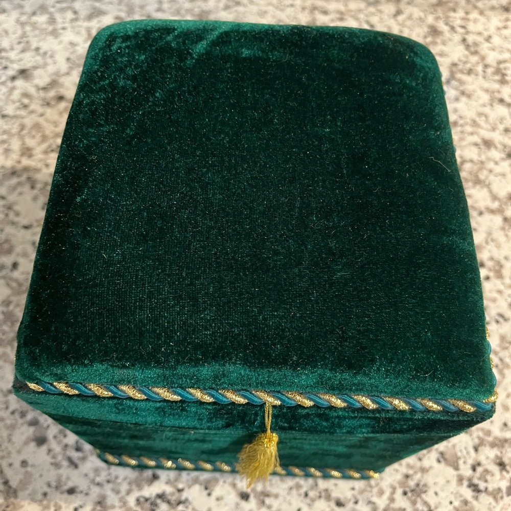 Velvet Jewelry keepsake box - Picture 3 of 6